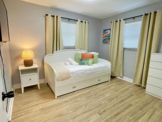 Casa del Mar 2BR Cuban Retreat with Parking - 4