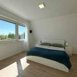 Sunset - Spacious Family Retreat - 6