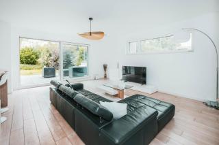 Modern 2 Bed with Garden - Bridel - 2