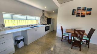 Beach Bum Bungalow 1- WIFI, Short walk to the beach - 2