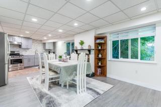 Spacious NEW 3 Bedroom Nature Retreat home - North Vancouver - 8