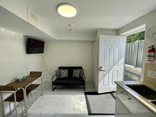 2-Bed 1-Bath Side Suite in New Westminster - 6