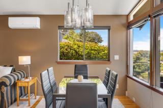 Family West Emerson Retreat Deck Basement City Views - Seattle - 1