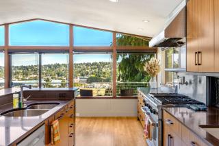 Family West Emerson Retreat Deck Basement City Views - Seattle - 9