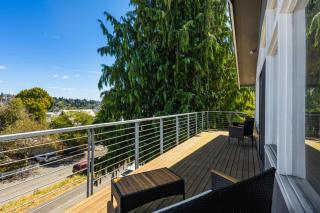 Family West Emerson Retreat Deck Basement City Views - Seattle - 7
