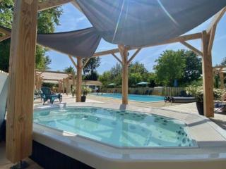 Chalet PMR avec Terrasse - 4 Pers, 2 Chambres - API-1-52-596 - 2