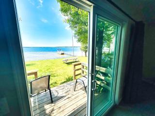 Cozy Lakeview suite with Kitchenette - 9