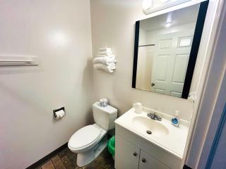 Cozy Lakeview suite with Kitchenette - 8