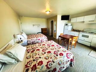 Cozy Lakeview suite with Kitchenette - 2