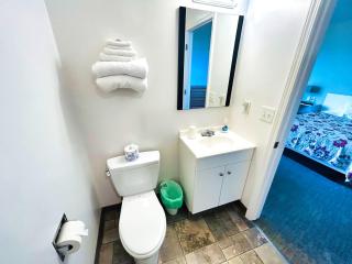 Cozy Lakeview suite with Kitchenette - 1