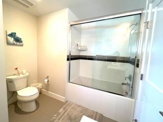 European-American Style Suite - Coquitlam - 4