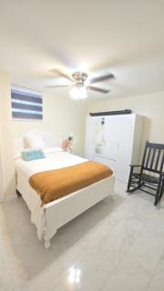 Staten Island Cozy Private 1-br Basement Apt close to NYC Family & Pet Friendly - 8