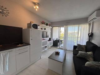 Studio moderne à deux pas de la plage avec climatisation - FR-1-250-322 - 0