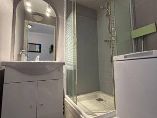 Studio moderne à deux pas de la plage avec climatisation - FR-1-250-322 - 2