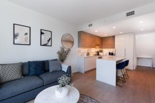 Highrise Condo with AC, Balcony and City Views near SkyTrain for 4 - Burnaby - 7