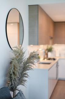Highrise Condo with AC, Balcony and City Views near SkyTrain for 4 - Burnaby - 5