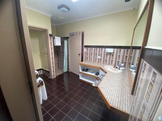 Lakeside 2-Bedroom Villa - 3