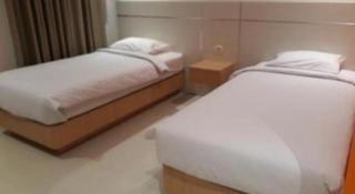 TwoSpaces Living at KR Hotel - Palembang - 4