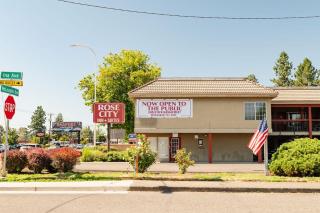Rose City Inn & Suites - Oak Grove - 0