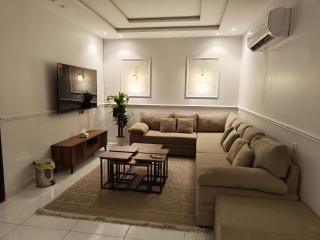 Luxury apartment, 3 bedrooms, living room, kitchen - 0