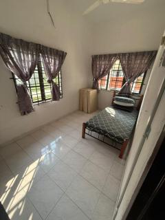 RZ Semi D Homestay - 3