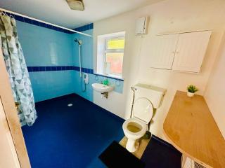 Cozy Comfort Suite - Stoke on Trent - 2