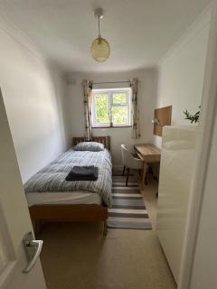 Enjoy a stay in a homely flat - Walton-on-Thames - 1