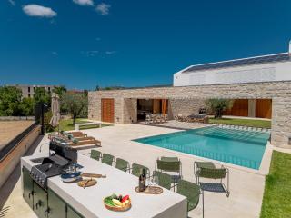 Benedicta A luxury villa with a pool, spa area, and complete privacy - 2