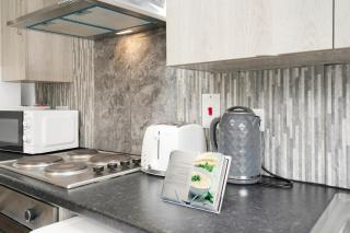 Charming 2 Bedroom City - Centre Flat with Sunny Patio - Cardiff - 8