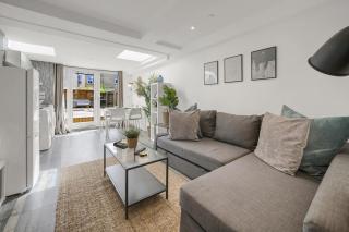 Charming 2 Bedroom City - Centre Flat with Sunny Patio - 6