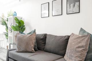Charming 2 Bedroom City - Centre Flat with Sunny Patio - Cardiff - 2