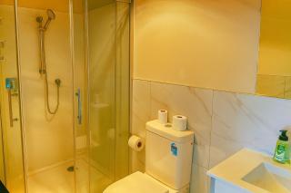 Spacious 3BR Townhouse Near Auckland City Centre - Stylish and Refreshing Stay - 1