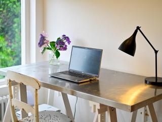 Pass the Keys 4-Bedroom Retreat in Radyr wLush Gardens Parking - Cardiff - 6