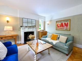 Pass the Keys 4-Bedroom Retreat in Radyr wLush Gardens Parking - Cardiff - 2