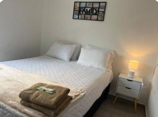 Apartamento entero de 3 habitaciones con camas Queen en zona 10 - 1