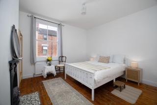 Warm and Inviting 3-bed Home in Lincoln by Renzo, Close to Hospital, Sleeps 5! - Lincoln - 8