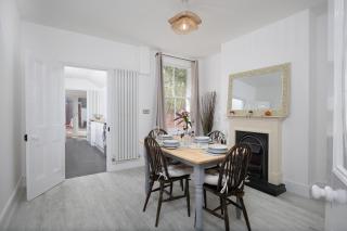 Warm and Inviting 3-bed Home in Lincoln by Renzo, Close to Hospital, Sleeps 5! - Lincoln - 2