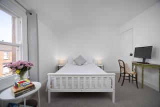 Warm and Inviting 3-bed Home in Lincoln by Renzo, Close to Hospital, Sleeps 5! - Lincoln - 5