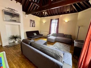 Spacious 2-Bed Apartment - Bristol - 0