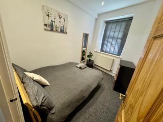 Spacious 2-Bed Apartment - Bristol - 9