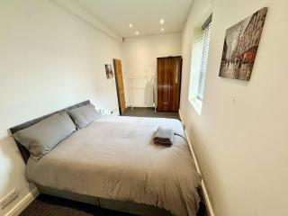 Spacious 2-Bed Apartment - Bristol - 8