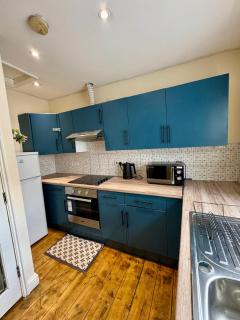 Spacious 2-Bed Apartment - Bristol - 1