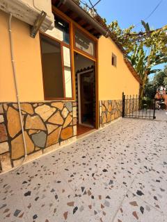 Green Door House - 3