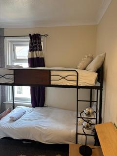 Affordable Golden Mile Hotel In Blackpool Close To The Beach And Blackpool City Centre - Blackpool - 1