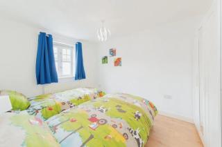 Elegant 4-Bed London Home with Private Garden & Parking - Mill Hill - 1
