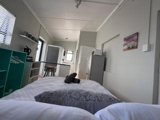 Cozy All-In-One Beach Getaway - Struisbaai - 2