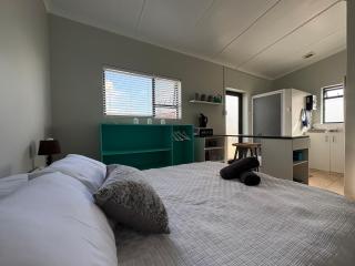 Cozy All-In-One Beach Getaway - Struisbaai - 4