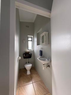 Cozy All-In-One Beach Getaway - Struisbaai - 6