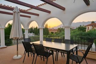 Modern Renovated Villa with Panoramic Views in Prestigious El Rosario, Marbella - 6