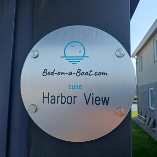 Bed-on-a-Boat - 8